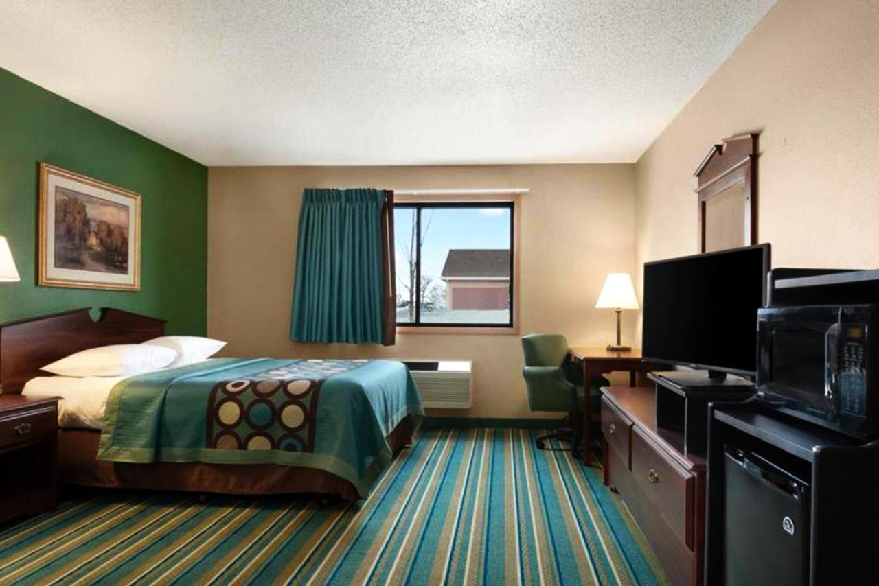 Coratel Inn & Suites By Jasper New Richmond Exterior photo