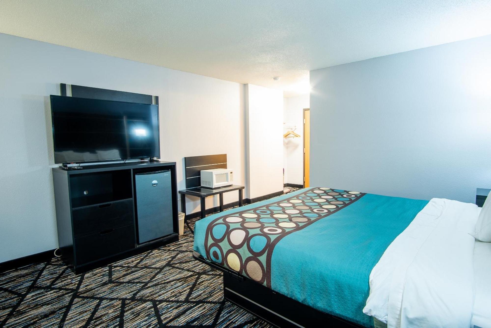 Coratel Inn & Suites By Jasper New Richmond Exterior photo